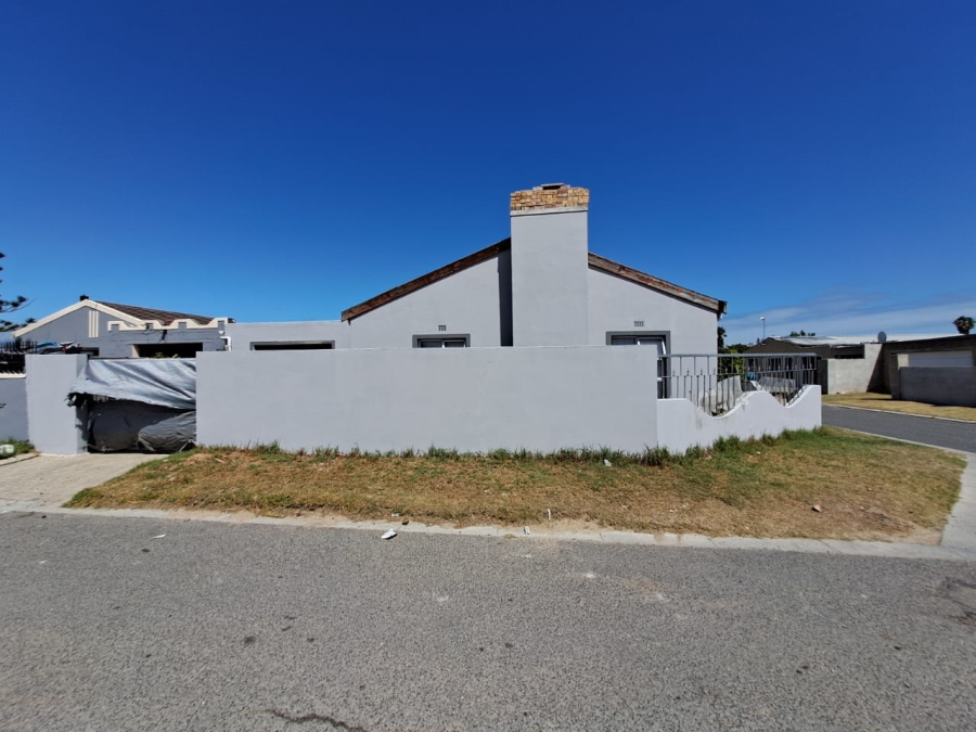 4 Bedroom Property for Sale in Silwood Heights Western Cape